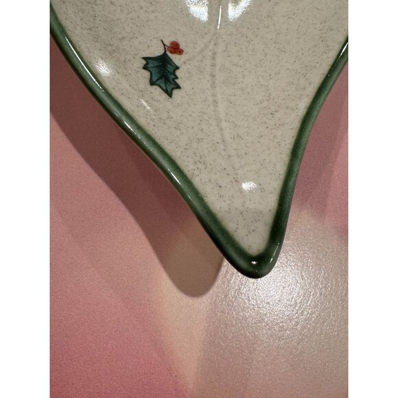 Mikasa “Festive Season” Leaf-Shaped Serving Dish – Made in Japan 🎄🍃 - Picture 7 of 7
